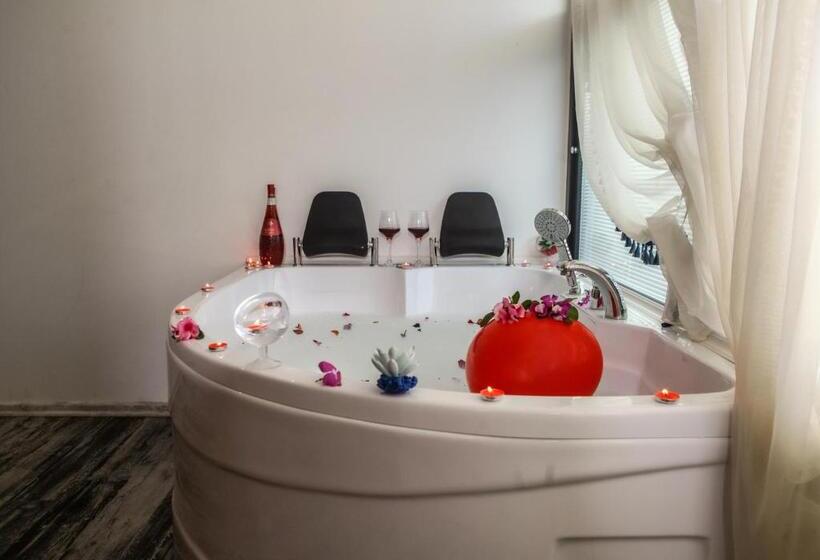 اتاق استاندارد با وان آب گرم, Vm Resort Otel Mersin