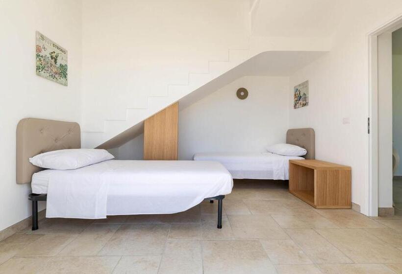اتاق استاندارد چهار تخته, B&b I Tarocchi