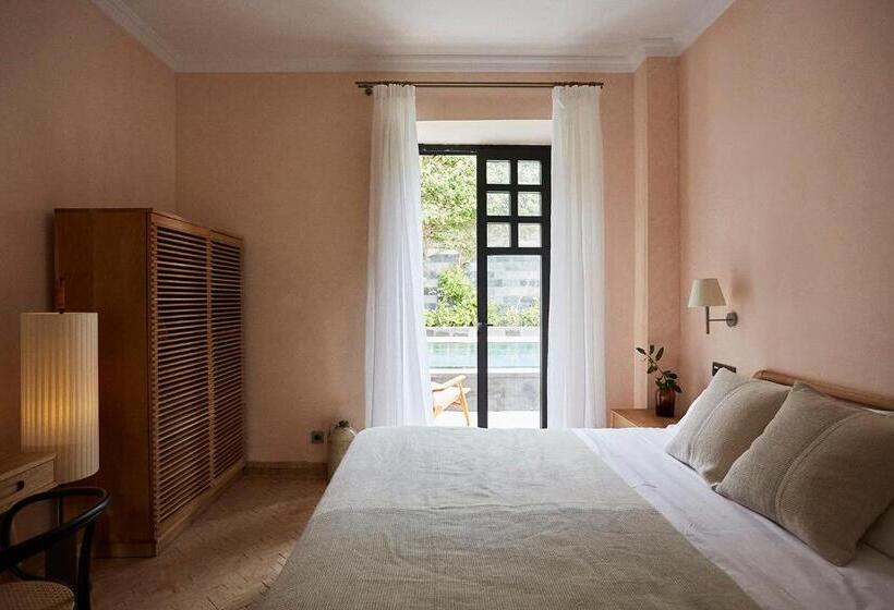 سوییت با چشم‌انداز استخر, Boutique Hotel Mendi Argia