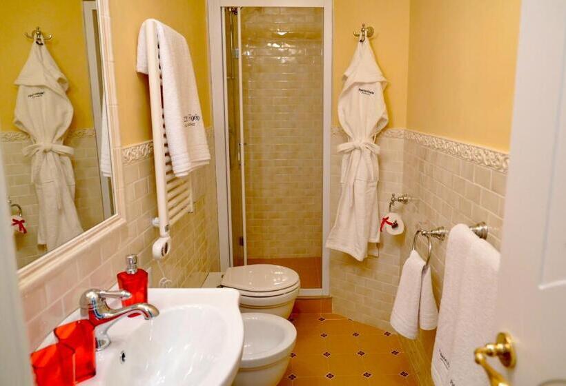اتاق لوکس با بالکن, Palazzo Florio Boutique Residence