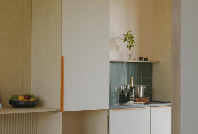 استودیوی استاندارد, Basecamp Amsterdam