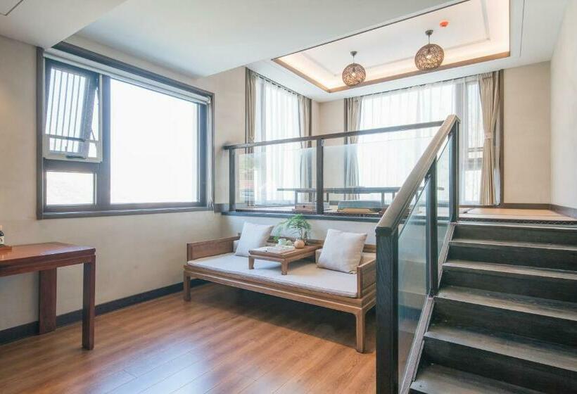 Suite, Guan Sam