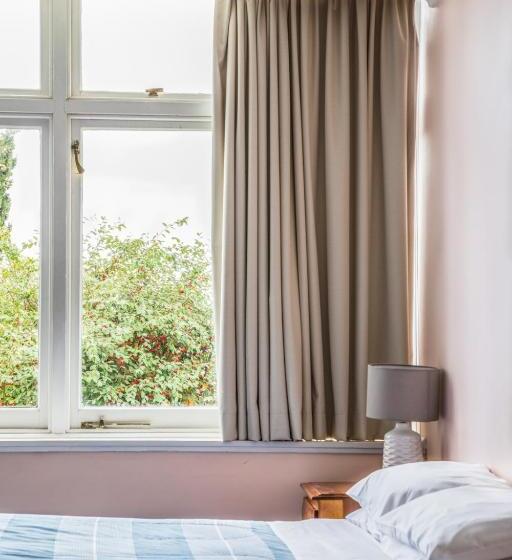 Номер Стандарт, Battery Point Manor