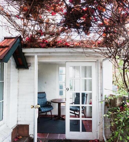 Номер Стандарт, Battery Point Manor