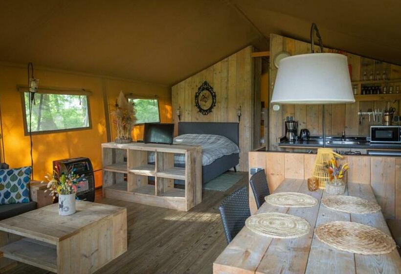 چادر با خدمات رفاهی استاندارد, Landrijk De Reesprong Boerderij