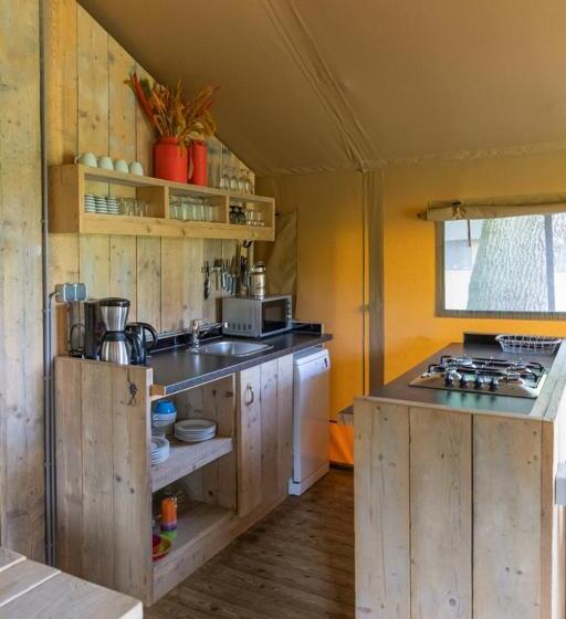 چادر با خدمات رفاهی استاندارد, Landrijk De Reesprong Boerderij