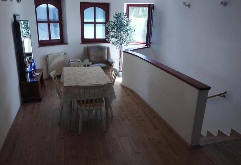 اتاق استاندارد سه تخته با بالکن, Liget Szálláshely