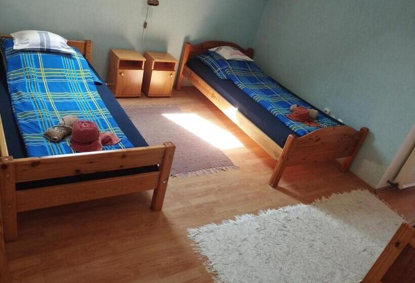 اتاق استاندارد سه تخته با بالکن, Liget Szálláshely