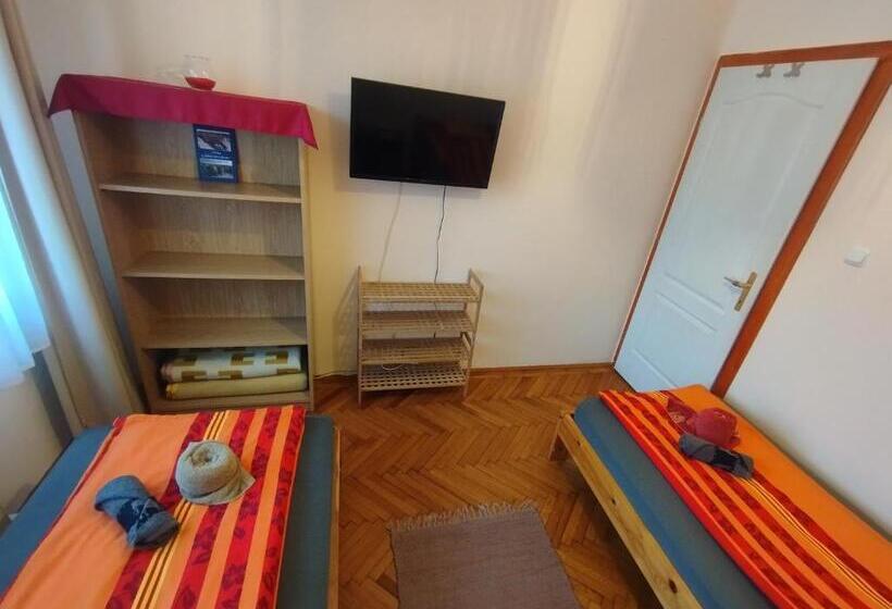 اتاق استاندارد, Liget Szálláshely