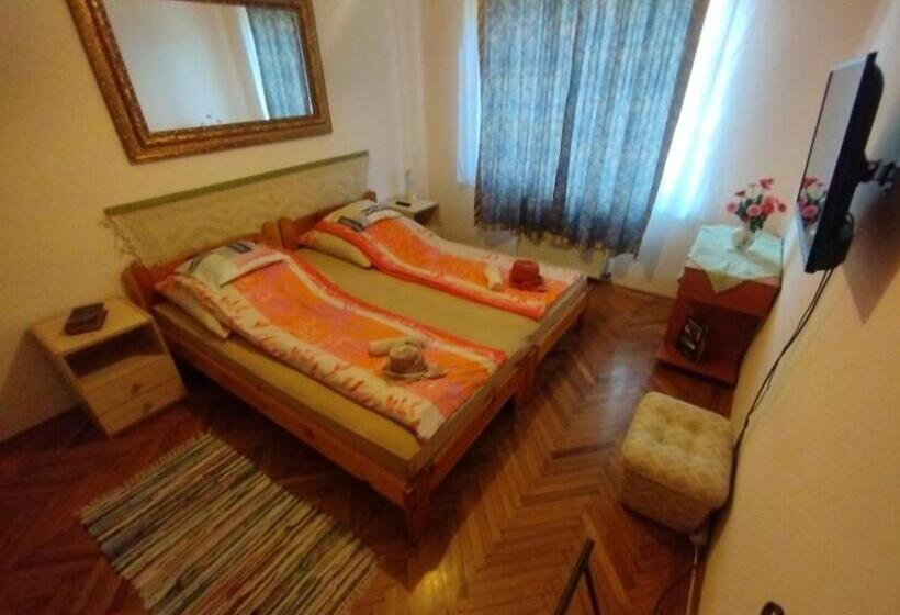 اتاق لوکس, Liget Szálláshely