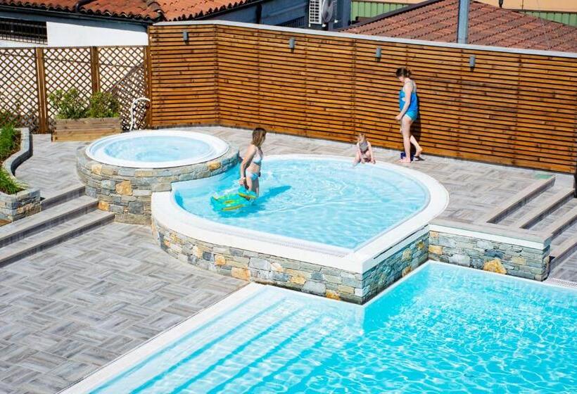 اتاق استاندارد با چشم‌انداز دریاچه, Camping Europa