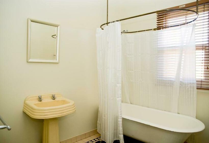 Дом 2 Спальни, Hermitage Hill Country Retreat