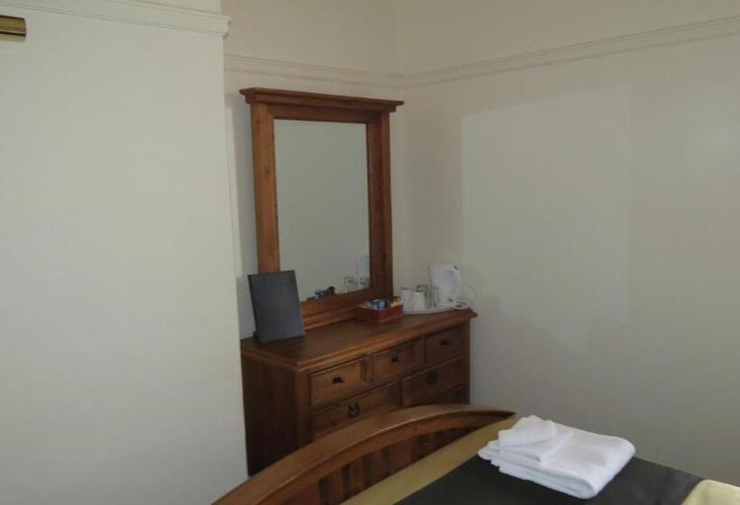 Номер Стандарт, Hermitage Hill Country Retreat