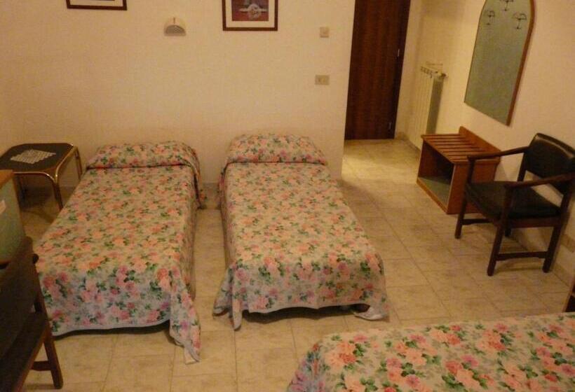 اتاق استاندارد چهار تخته, Vecchia Rimini