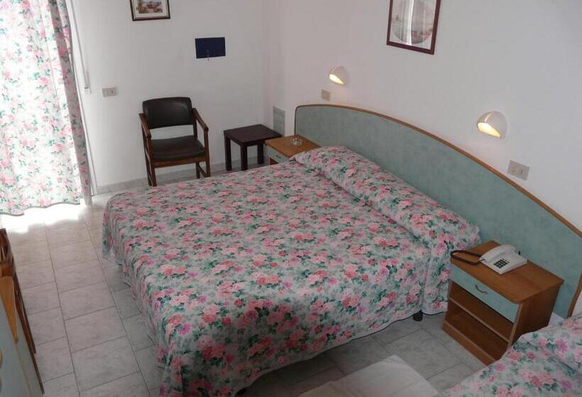 اتاق استاندارد چهار تخته, Vecchia Rimini