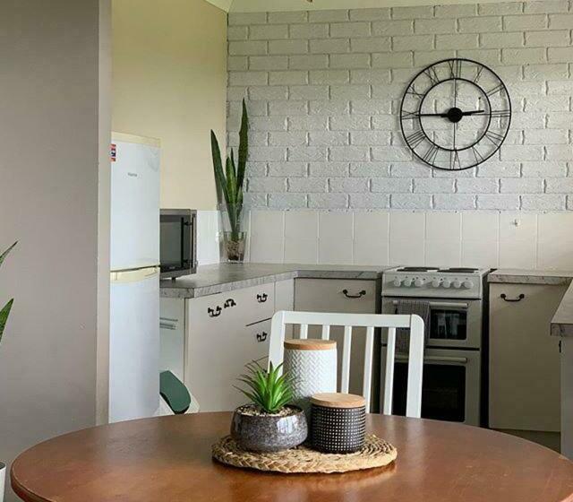 Апартаменты 1 Спальня Нижний Этаж, Montville Holiday Apartments