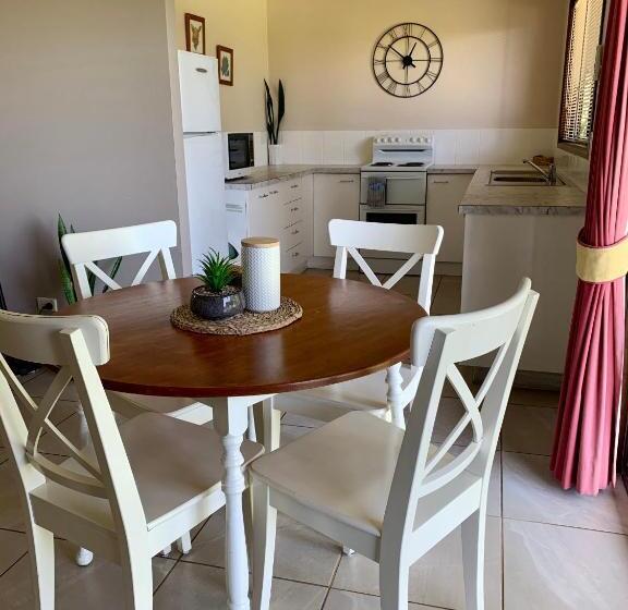Апартаменты 1 Спальня Нижний Этаж, Montville Holiday Apartments