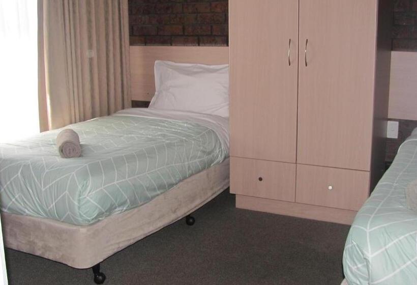 패밀리 스위트, Bristol Hill Motor Inn
