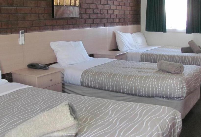 패밀리 룸, Bristol Hill Motor Inn