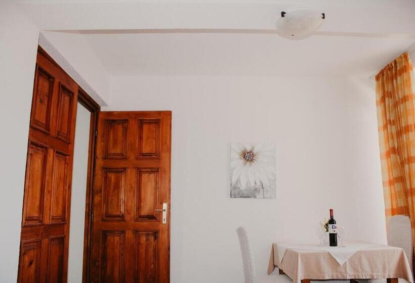آپارتمان 1 خوابه با بالکن, Villa Matic