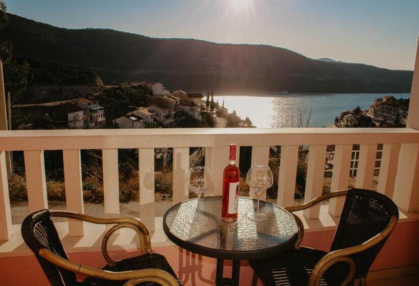 Triple Room Sea View, Villa Matic