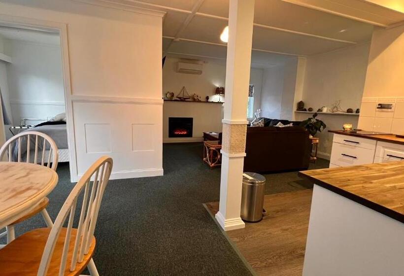 Family flat with sea view, Smugglers Rest Apartments Dover
