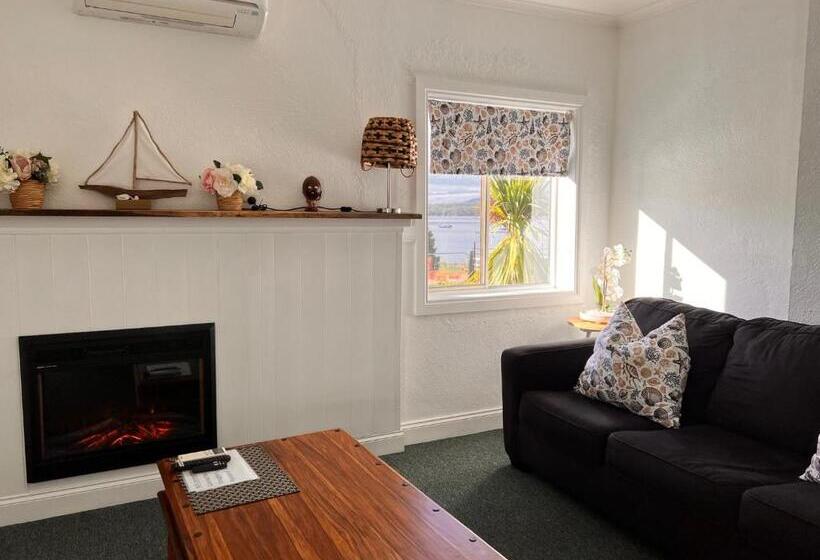 Family flat with sea view, Smugglers Rest Apartments Dover