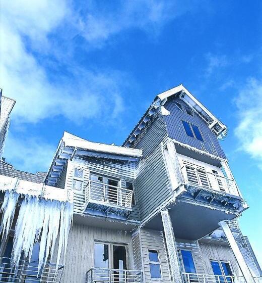 스탠다드 스튜디오, White Crystal Apartments