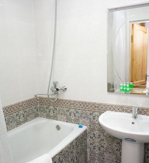 اتاق استاندارد, Little Bukhara