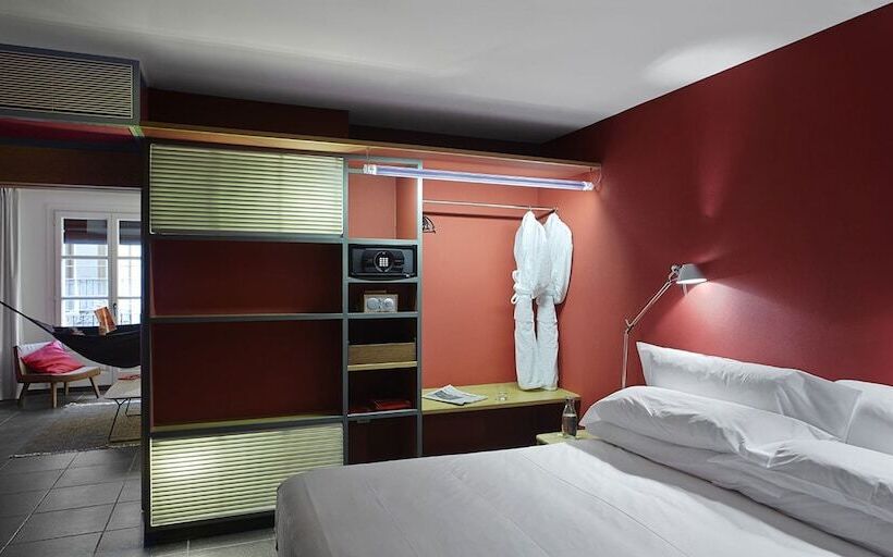 سوییت, Casa Camper Barcelona