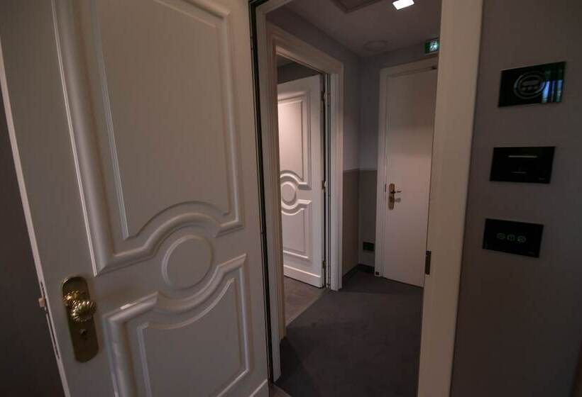 Mini Suite, Forum