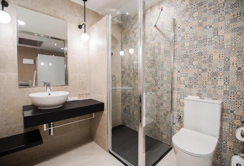 اتاق استاندارد سه نفره, Petit Palace Puerta Del Sol
