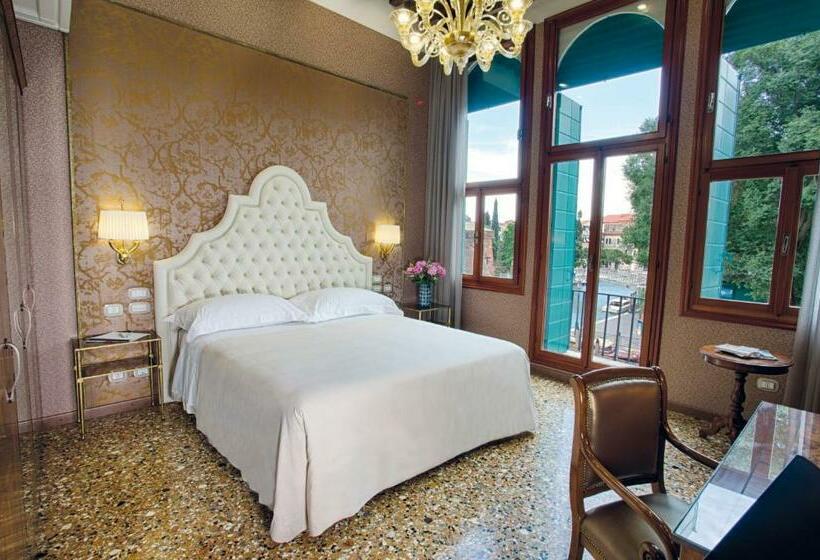 اتاق لوکس سه تخته با چشم‌انداز, Santa Chiara