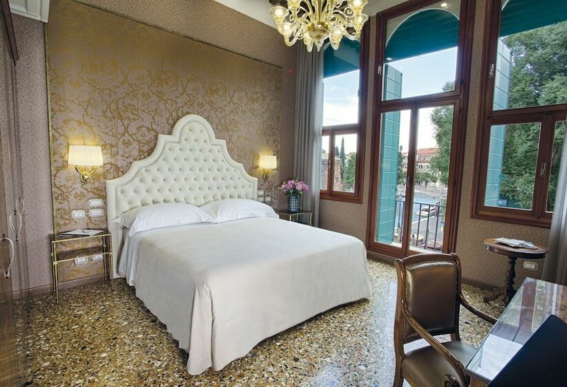اتاق لوکس سه تخته با چشم‌انداز, Santa Chiara