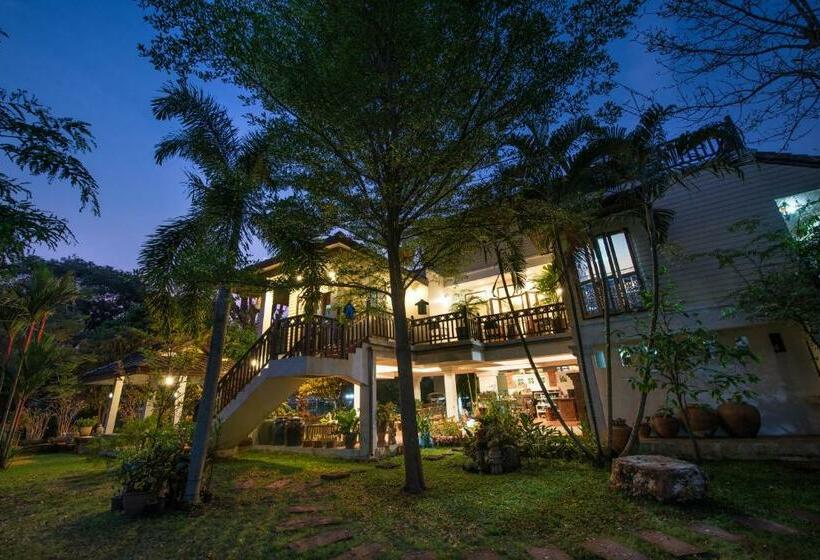 اتاق استاندارد با چشم‌انداز باغ, Phuttal Residence