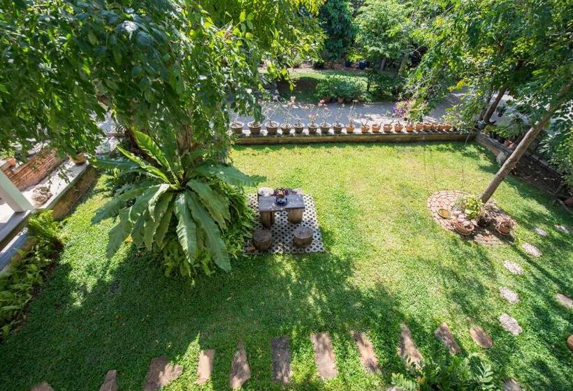 اتاق استاندارد با چشم‌انداز باغ, Phuttal Residence