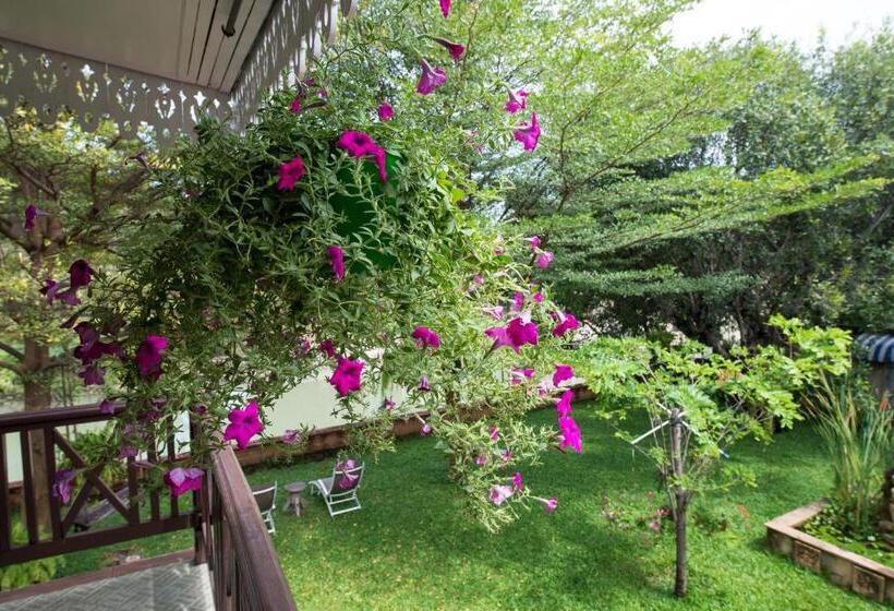 اتاق استاندارد با چشم‌انداز رودخانه, Phuttal Residence