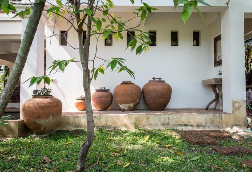اتاق استاندارد با چشم‌انداز باغ, Phuttal Residence
