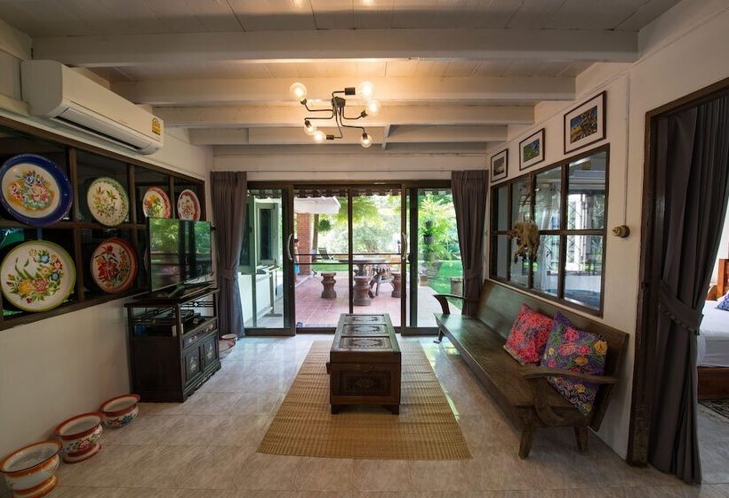 اتاق خانوادگی, Phuttal Residence
