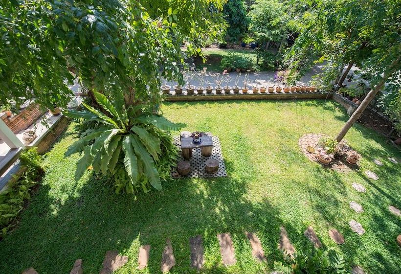 اتاق استاندارد با چشم‌انداز باغ, Phuttal Residence