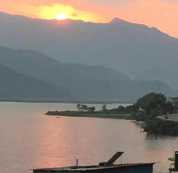 اتاق لوکس خانوادگی, Lake Vision Guesthouse