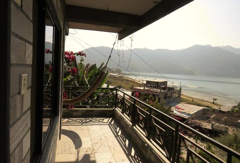 اتاق لوکس با چشم‌انداز دریاچه, Lake Vision Guesthouse