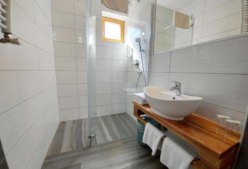 اتاق سوپریور سه تخته, Plitvice Ethno House