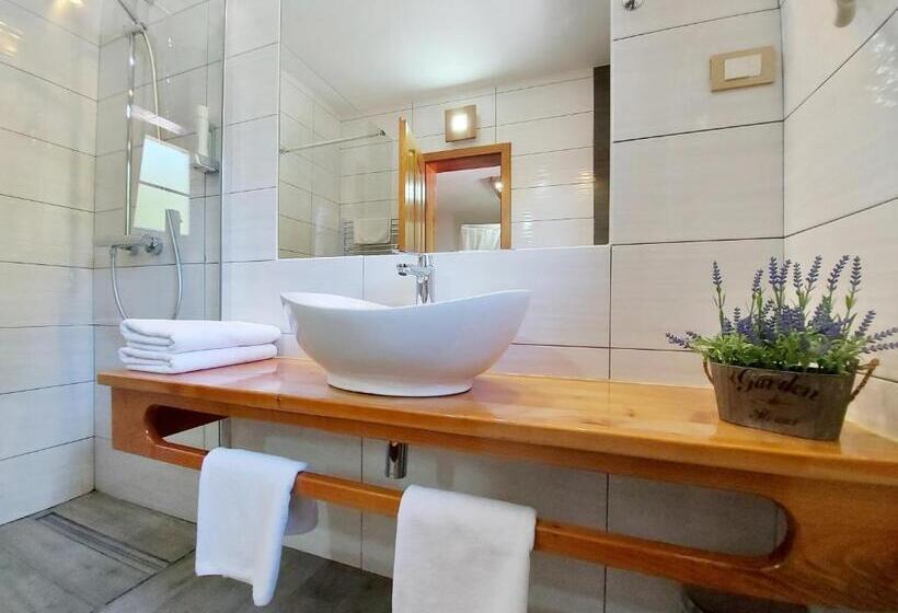 اتاق لوکس, Plitvice Ethno House