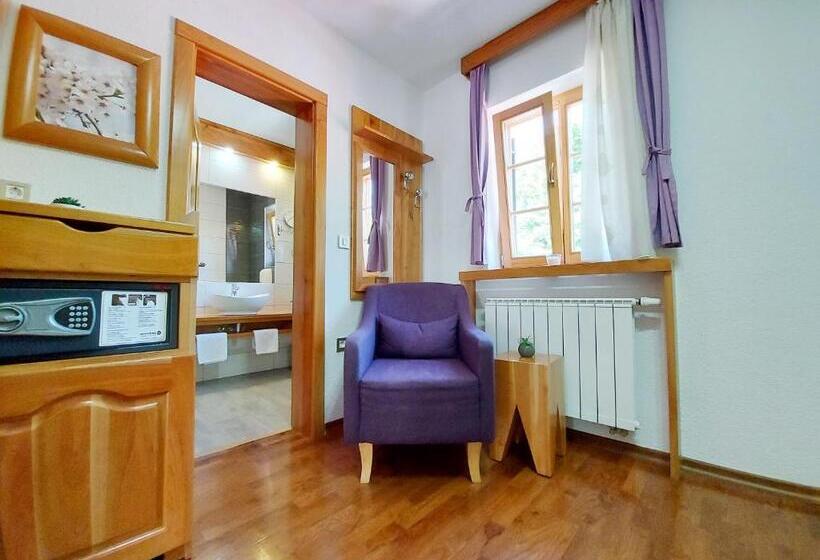 اتاق لوکس, Plitvice Ethno House