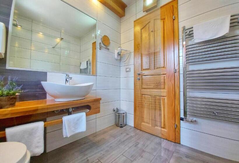 اتاق لوکس سه تخته, Plitvice Ethno House
