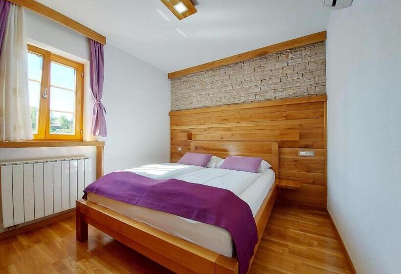 اتاق لوکس سه تخته, Plitvice Ethno House