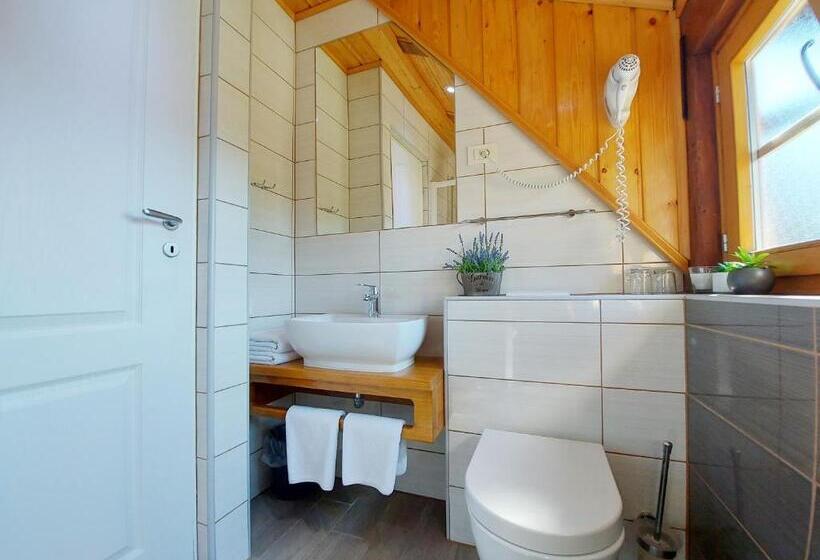 اتاق اکونومی, Plitvice Ethno House