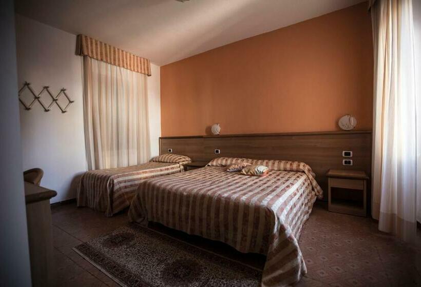 Номер Стандарт Трехместный, Albergo La Veranda