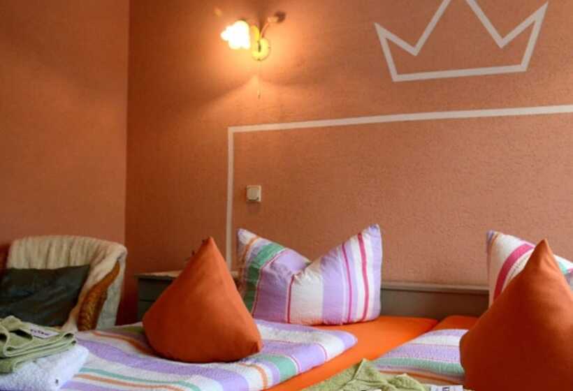 חדר סטנדרט לשלושה, Pension Zur Krone